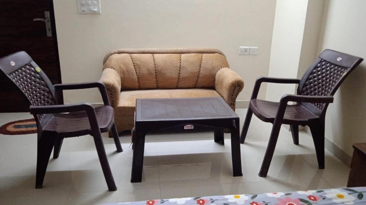 Hare Krishna Home Stay Vrindāvan Extérieur photo